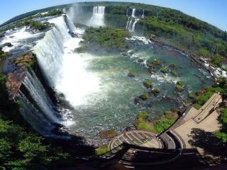 обои Самый большой водопад в Игуасе имеет необычное название - глотка дьявола фото