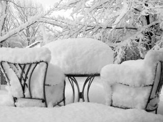 обои Сиденья и столик под снегом фото