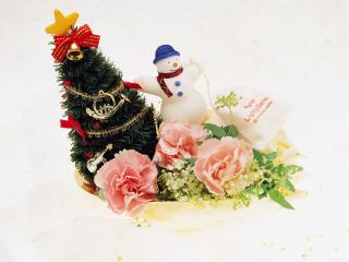 обои Снеговик и дерево фото