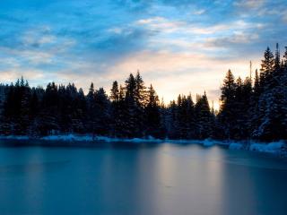 обои Замерзшее озеро фото