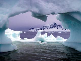 обои Пролив под льдиной фото