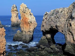обои Скалы в воде, Португалия фото