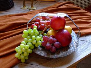 обои Натюрморт с виноградом и яблоками фото