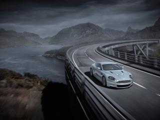 обои Aston Martin DB9 едет по мосту фото