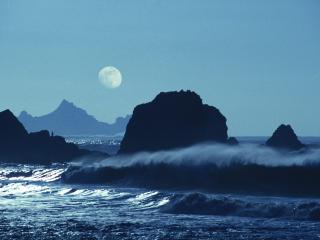 обои Moon Over Rockaway Beach, California фото