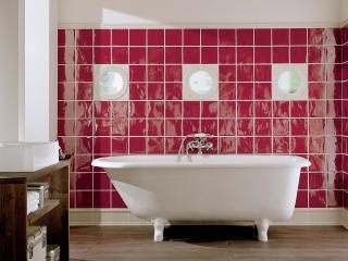 обои Ванная комната с красной плиткой фото