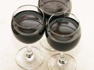 обои Три бокала с вином фото