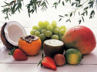 обои Кокос, хурма, виноград, клубника, киви, манго, лайм фото