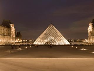обои Пирамида Лувра фото