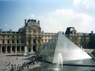 обои Пирамида Лувра фото
