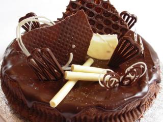 обои Chocolate topped cake фото