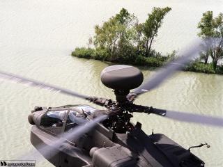 обои AH-64D Apache над рекой фото