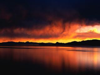обои Закатное солнце на озере фото
