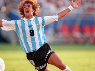 обои для рабочего стола: Gabriel Batistuta