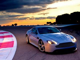 обои Aston Martin V12 фото