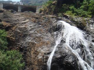 обои Водопад Дудсагар в одноименном заповеднике. Гоа, Индия фото