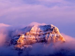 обои Ступеньчатая гора, покрытая снегом фото