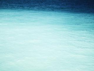 обои Фрагмент синего, спокойного моря фото