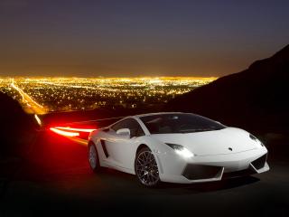 обои Lamborghini на фоне ночного города фото