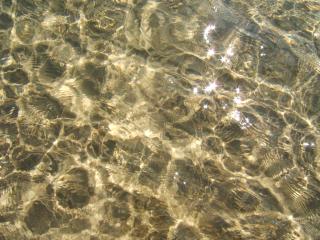 обои Красивая, прозрачная вода с чистым песком фото