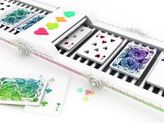 обои Колода игральные карт в белой пластмаске фото
