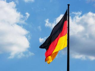 обои Немецкий флаг реет на ветру фото
