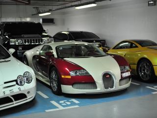 обои Bugatti veyron в крутом гараже фото