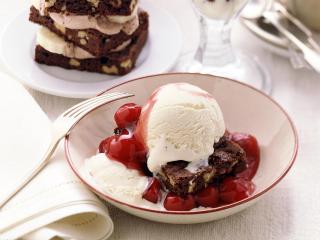 обои Торт мороженое с желированными ягодами фото