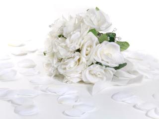 обои Белоснежный букет невесты из великолепных роз фото