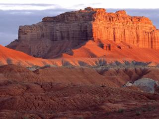 обои Wild Horse Butte at Sunrise, Goblin Valley State Park, Utah фото