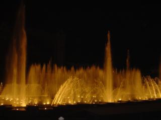 обои Большой фонтан ночью фото