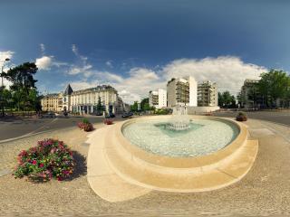 обои Городской фонтан в центре площади фото
