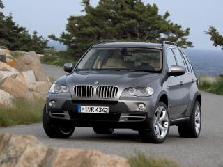 обои для рабочего стола: BMW X5 на фоне моря