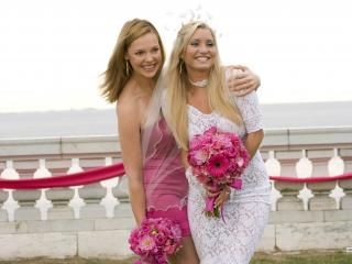обои Невеста и ее подруга фото