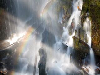 обои Водопад, отдающий радугу фото