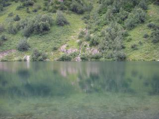 обои Зеркальное отражение в озере фото