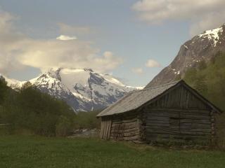 обои Деревянный домик в горах фото