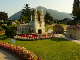 обои Швейцария, башни католической церкви в Лугано фото