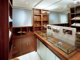 обои для рабочего стола: Гигиеническая комната на яхте
