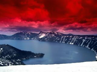 обои Алое небо над горным озером фото
