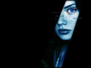 обои Голубые глаза девушки из темноты фото