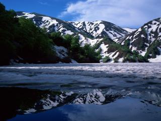 обои Горы отражаются в водной глади фото
