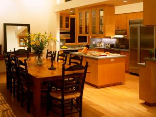 обои Интерьер кухни и столовой в оранжевом стиле фото