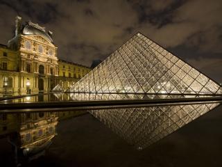 обои Пирамида у Лувра,   Ночь фото