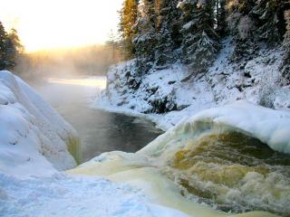 обои Зимний бегущий водопад фото