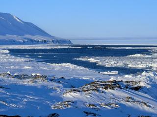 обои Замёрзшее озеро фото