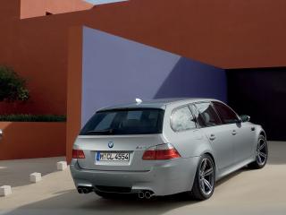 обои BMW M5 touring вид в салоне фото