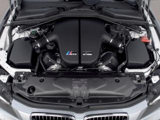 обои BMW M5 touring вид со стороны двигателя фото