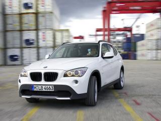 обои BMW X1 вид на пирсе фото