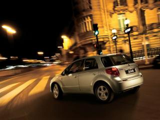 обои Suzuki SX4 в ночном городе фото